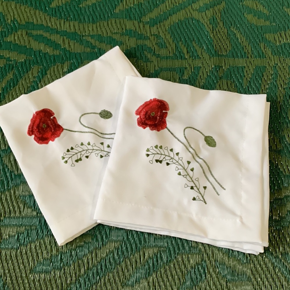 ❤️Friday Saving Sale✨

Simons Embroidered Romantic Flower Napkins x2